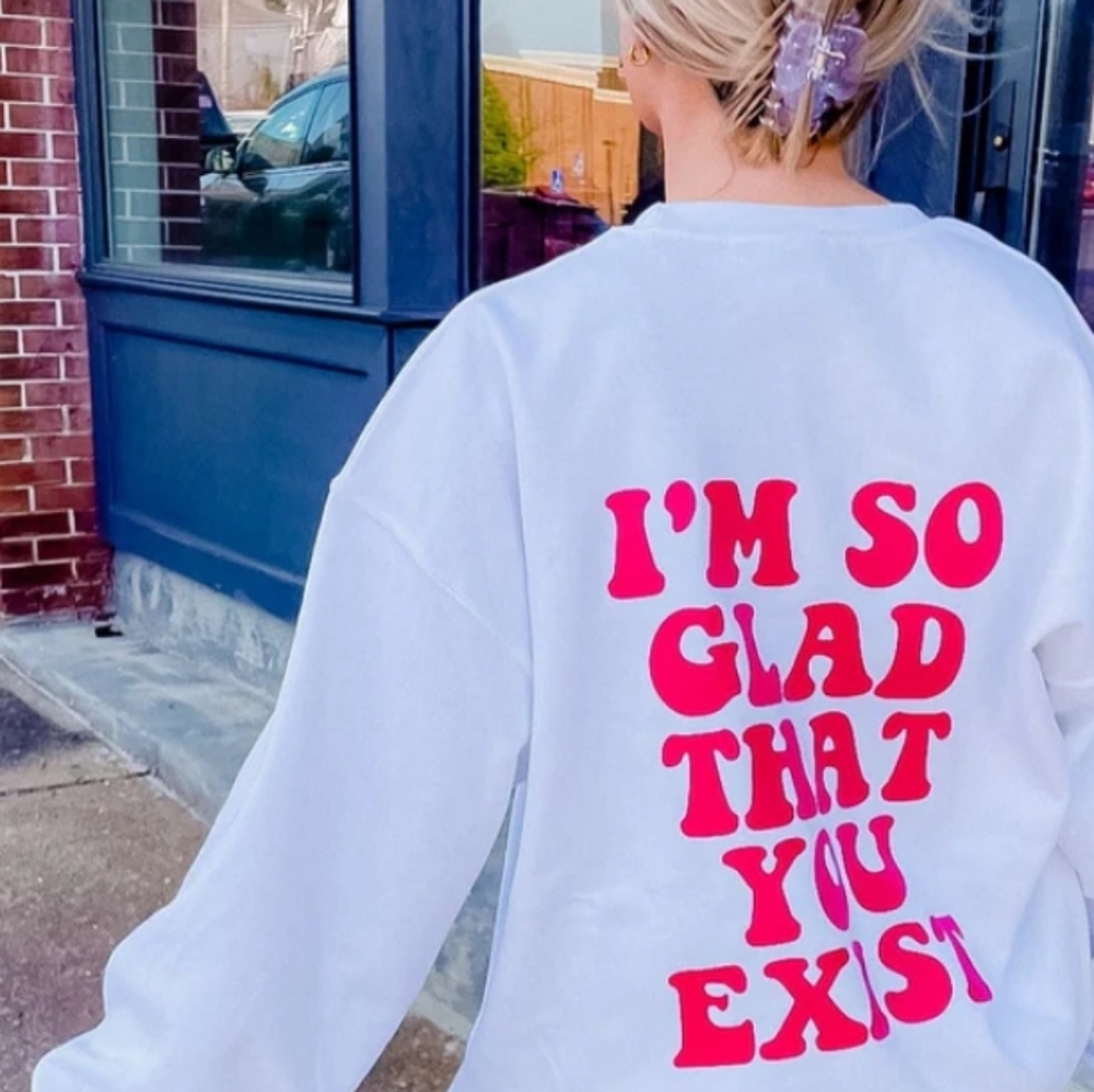cute pink sweatshirt!